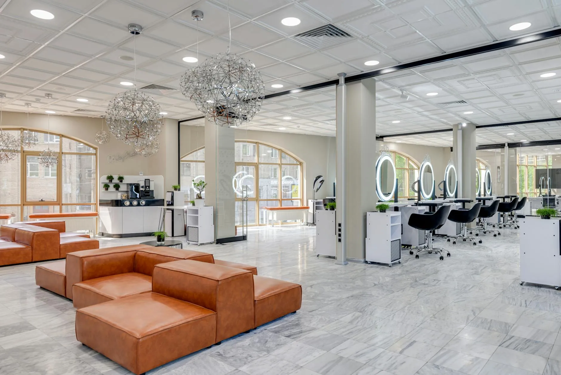 Pracovní smlouva: Vše, co potřebujete vědět pro salon